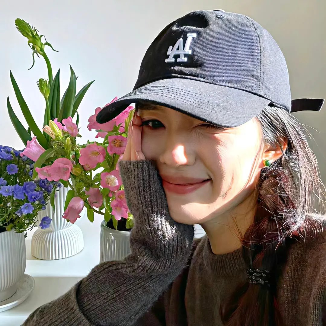 四个孩子走进银行